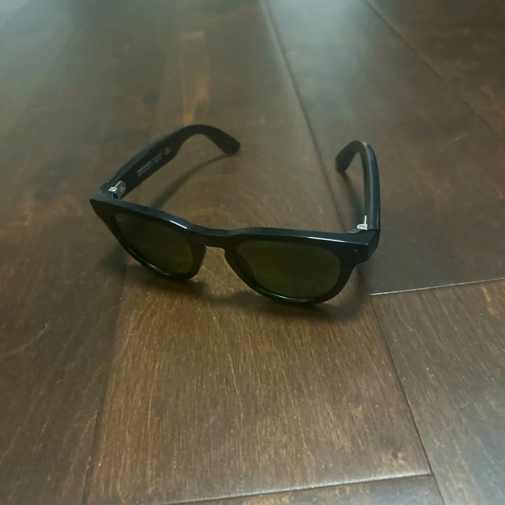 Ray-Ban Meta Wayfarer Smart Glasses - Matte Black Frames, Polarized Gray Lenses